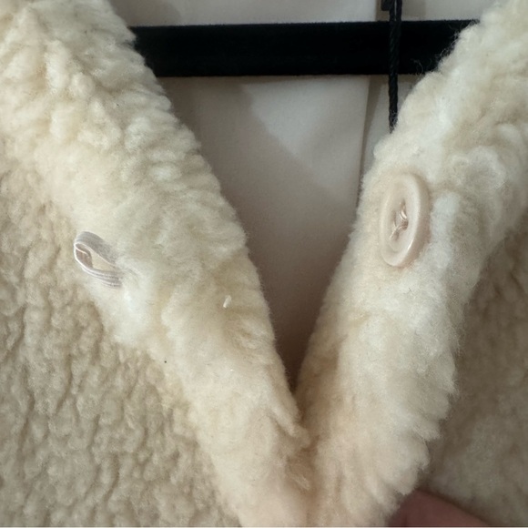 boohoo Sherpa Faux Fur Women’s Vest Size M Cream NWT - Picture 10 of 10